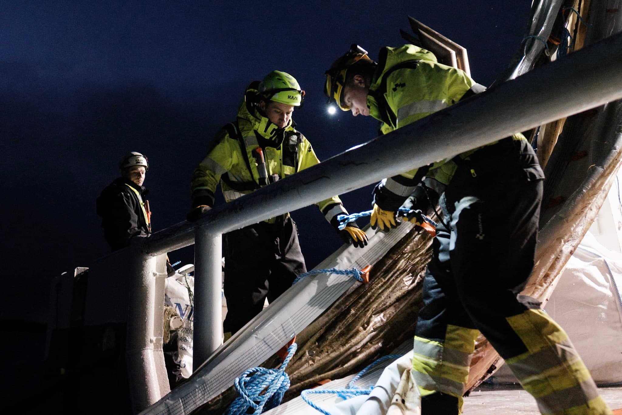 Teamarbeid med nøter på dekk
